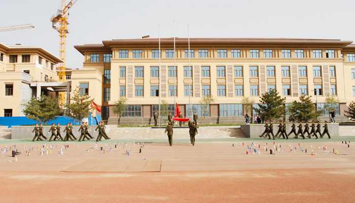 我们隆重举行2013级新生开学典礼暨军训动员大会 我们隆重举行2013级新生开学典礼暨军训动员大会