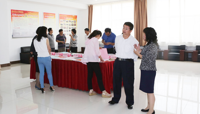 校工会一行到我们检查验收五星级基层工会创建工作