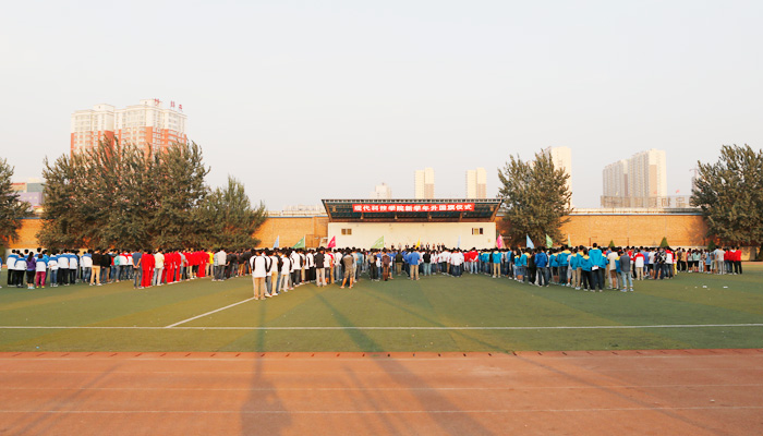 我们举行新学年升国旗仪式 我们举行新学年升国旗仪式